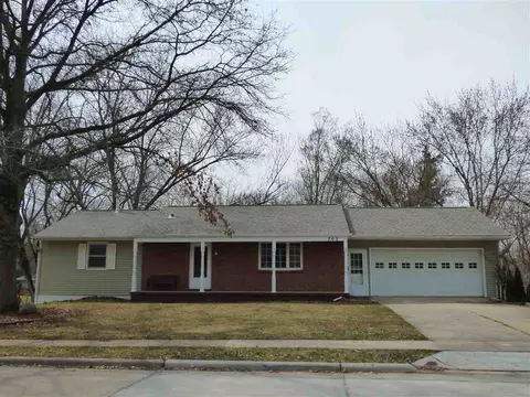 703 Arbor Dr, Iowa City, IA 52245