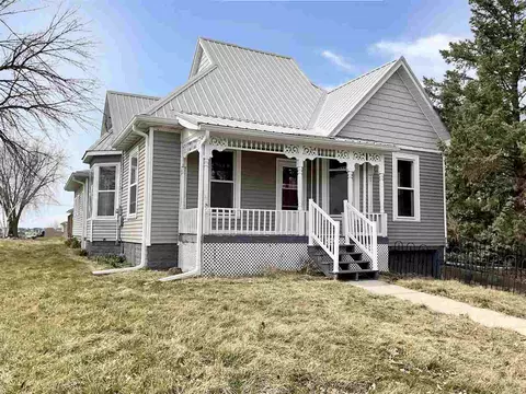 404 N Maple St, West Branch, IA 52358
