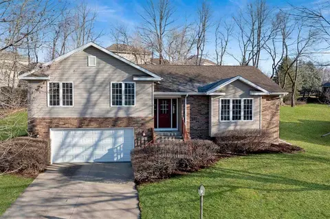 755 Forest Edge Dr, Coralville, IA 52241