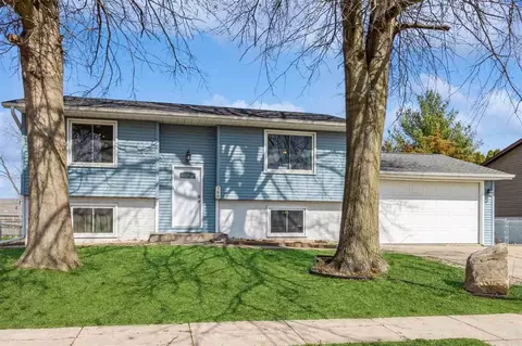 790 Prairie Ridge Rd, North Liberty, IA 52317
