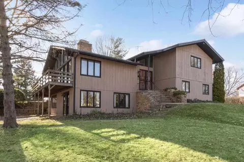 40 Arbury Dr, Iowa City, IA 52246