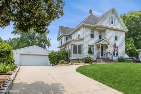 1221 Kirkwood Ave, Iowa City, IA 52240