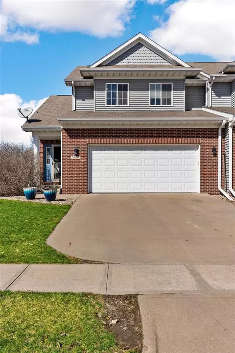 1407 Vandello Cir, North Liberty, IA 52317