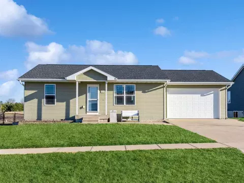 412 Jacki Dr, Lone Tree, IA 52755