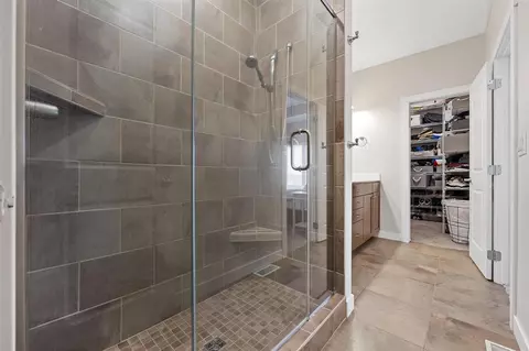 Bath - 1900 Meadow Pl, Ely, IA 52227 photo 2 of 6