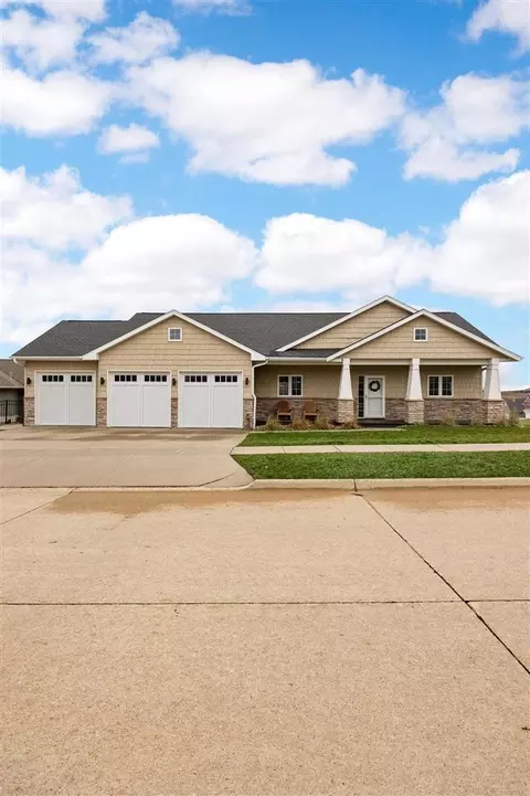 Exterior - 1900 Meadow Pl, Ely, IA 52227 photo 4 of 10