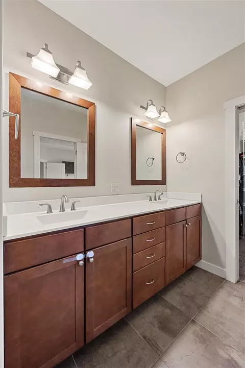 Bath - 1900 Meadow Pl, Ely, IA 52227 photo 3 of 6