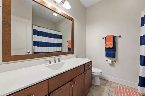 Bath - 1900 Meadow Pl, Ely, IA 52227 photo 5 of 6