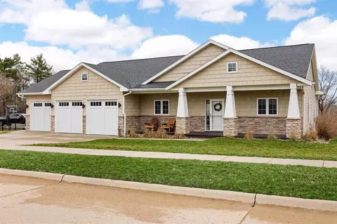 Exterior - 1900 Meadow Pl, Ely, IA 52227 photo 2 of 10