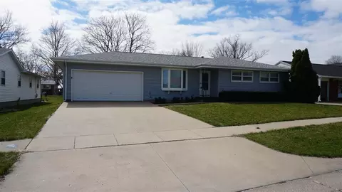 406 E 8th St, West Liberty, IA 52776
