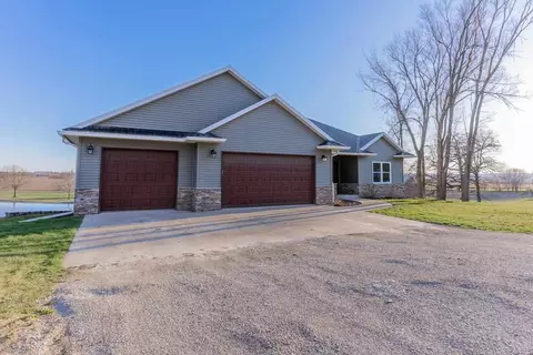 25671 Golden Pond Rd SE, Lone Tree, IA 52755