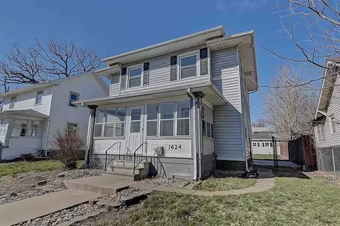 1624 J Ave NE, Cedar Rapids, IA 52402