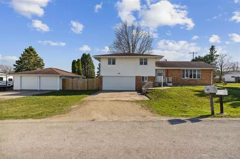 302 Harlan St, Olin, IA 52320