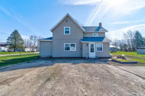 2807 Burlington St, Columbus City, IA 52737