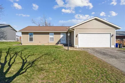 7020 Parkdale Ln NE, Cedar Rapids, IA 52402