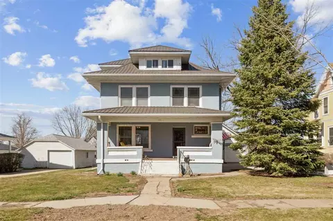 548 E 4th St, Tipton, IA 52772