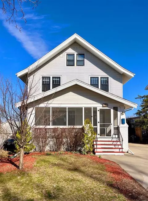 528 Forest Dr SE, Cedar Rapids, IA 52403