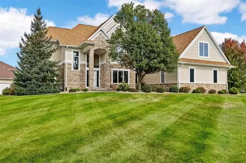 1705 Maple St, Robins, IA 52328