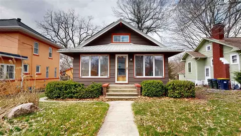 419 S 7th Ave, Iowa City, IA 52245