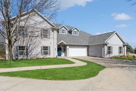 8 Duck Creek Pl, Iowa City, IA 52246