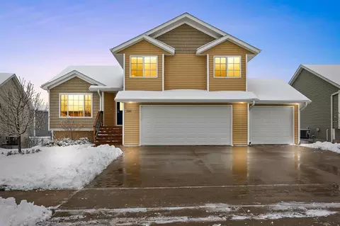 2561 Russell Dr, Iowa City, IA 52240