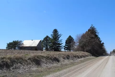 5169 210th St NE, Solon, IA 52333