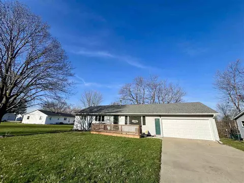 208 N Campbell St, North English, IA 52316