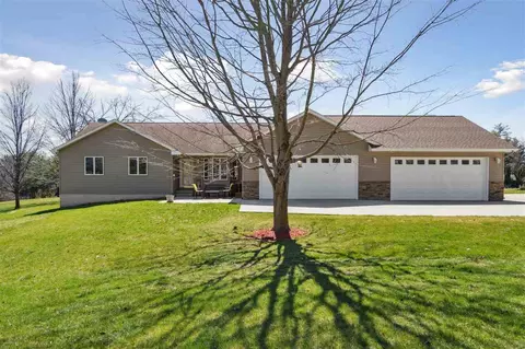 3283 Cedar Hill Dr NE, Solon, IA 52333