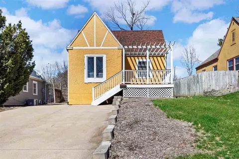 1706 K Ave, Cedar Rapids, IA 52402