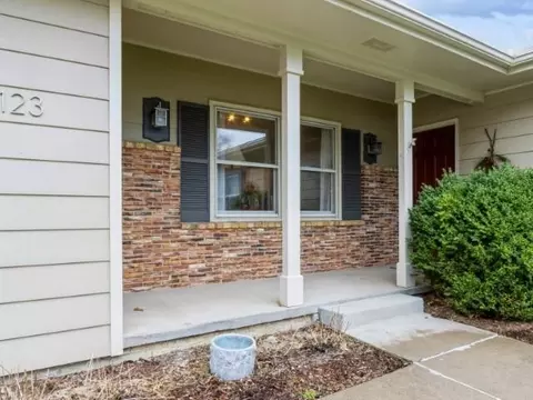 1123 Denbigh Dr, Iowa City, IA 52246