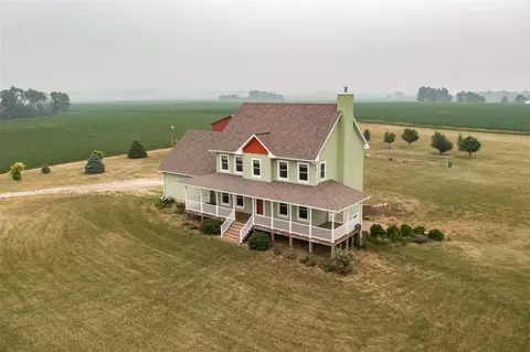 3745 Jordans Grove Rd, Central City, IA 52214