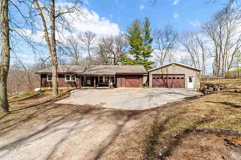 2487 125th Dr, Marengo, IA 52301
