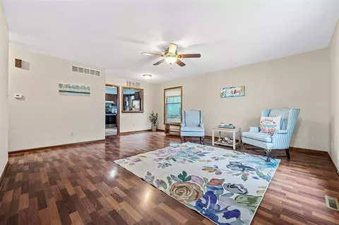1959 South Rdg, Coralville, IA 52241