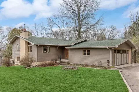 11 NE Fairview Knl NE, Iowa City, IA 52240