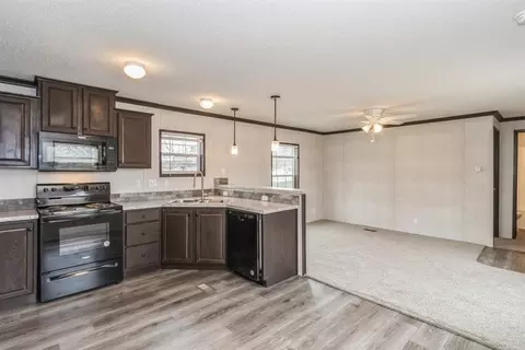 15 Parkside Estates Road, Washington, IA 52353