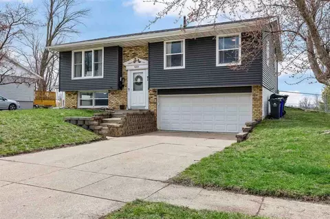 4331 Twin Pine Dr, Cedar Rapids, IA 52402