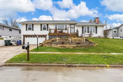 2713 Hickory Dr SW, Cedar Rapids, IA 52404