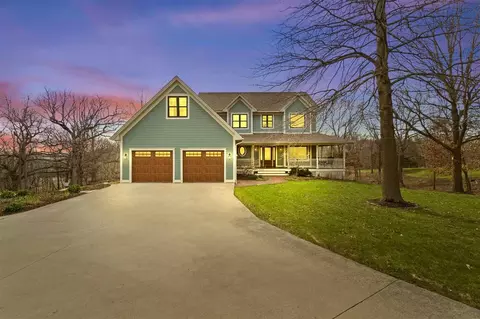3837 Meadowview Ln SW, Iowa City, IA 52240