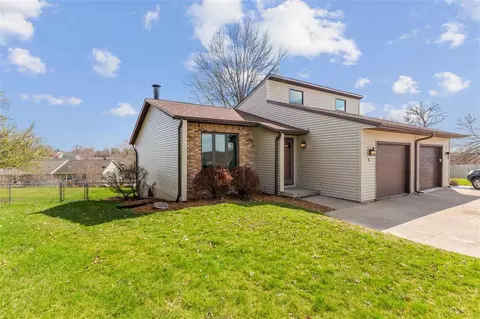 5 S Ridge Ct, Coralville, IA 52241