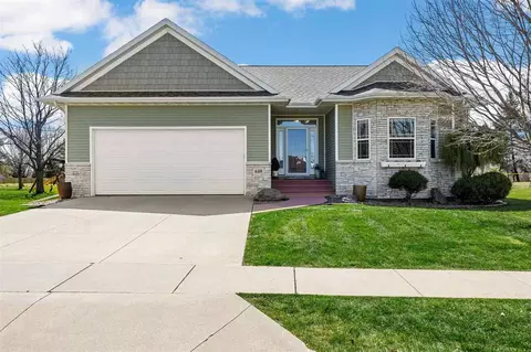 610 Galway Dr, Iowa City, IA 52246