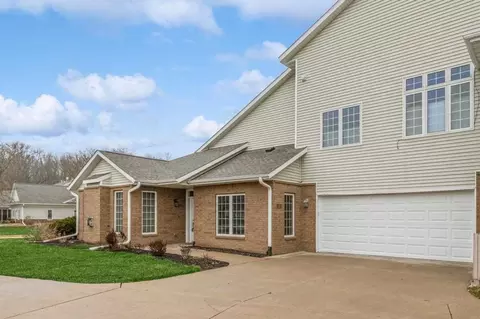 128 Pentire Cir, Iowa City, IA 52245