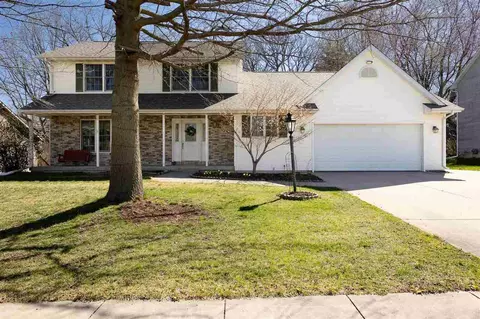 1713 Red Oak Dr, Coralville, IA 52241