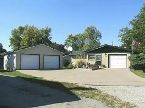 1213 N 2nd Ave, Washington, IA 52353