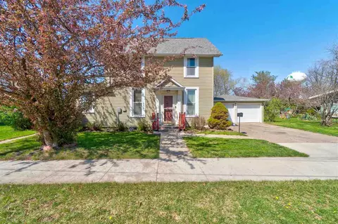 605 N D Ave, Washington, IA 52353