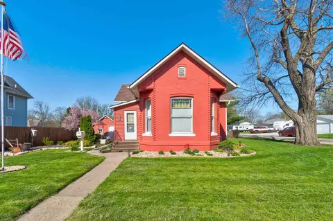 1113 N 2nd Ave, Washington, IA 52353