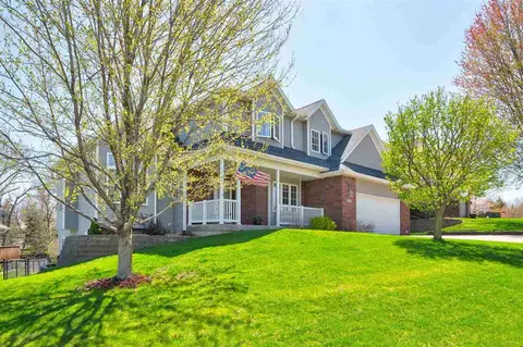 2072 Glen Oaks Dr, Coralville, IA 52241