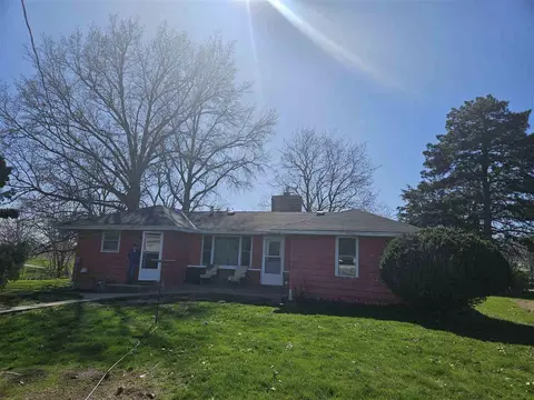 104 E Park Ave, Keota, IA 52248