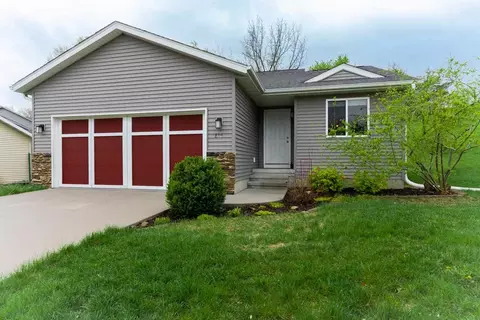 816 Olde Mccabe Cir, Coralville, IA 52241