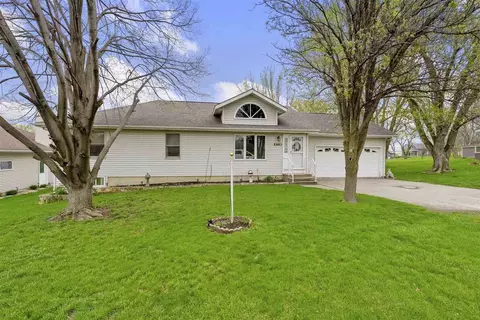 804 W 2nd St, Washington, IA 52353