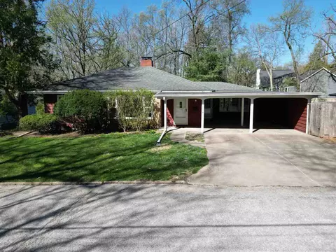 221 Magowan Ave, Iowa City, IA 52246